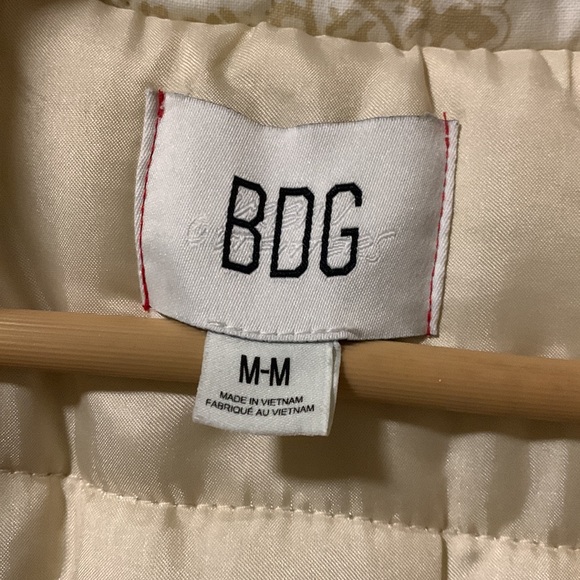 BDG Urban Outfitters NWOT Oversized Puffer Peace Patten Ivory - Picture 2 of 6